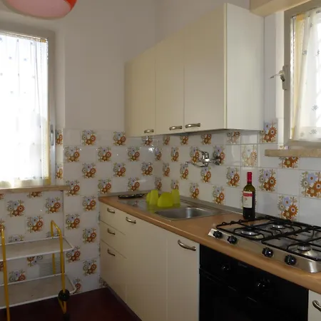 Apartment 320 - Trilocale Al Primo Piano Al Taunus Con Portico Vista Mare E Barbecue Giardino- Climatizzato, Inclusa Nel Prezzo